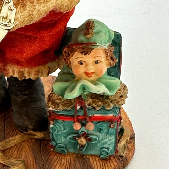 Dept. 56 In The Spirit Santa Christmas Sculpture Santa Carrying Gifts - Picture 5 of 16